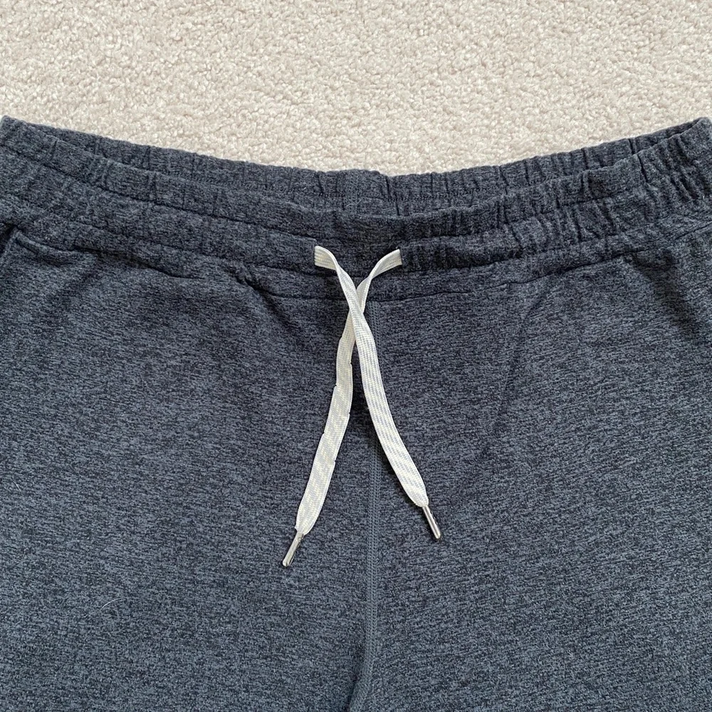 Vuori Women’s Dark Gray Jogger Sweatpants with Contrast Drawstring - Picture 7 of 13